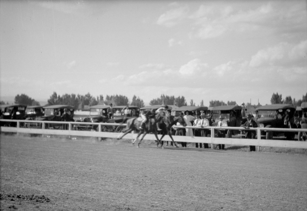 d-neck in the Jockey race, 1919-1922.