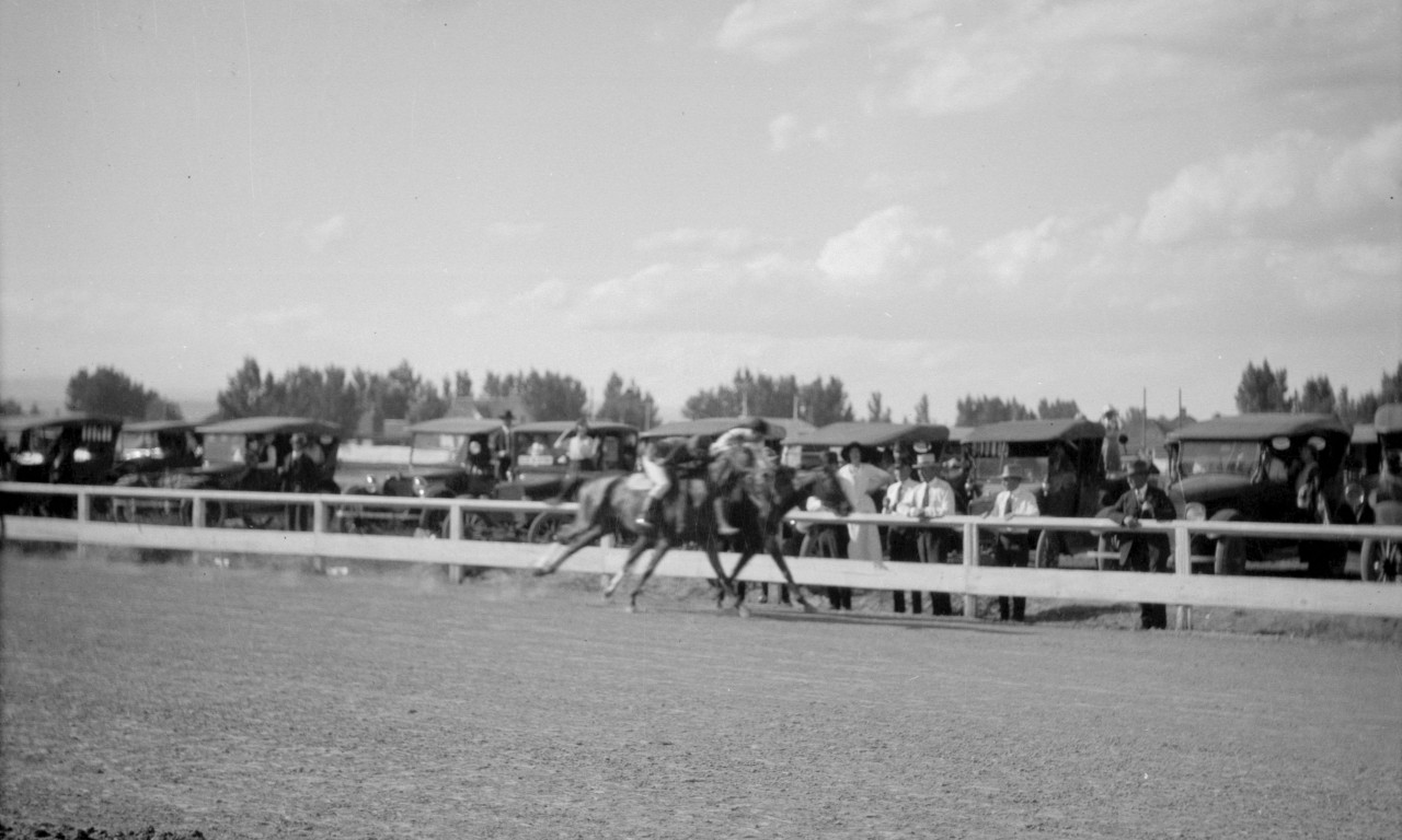 d-neck in the Jockey race, 1919-1922.