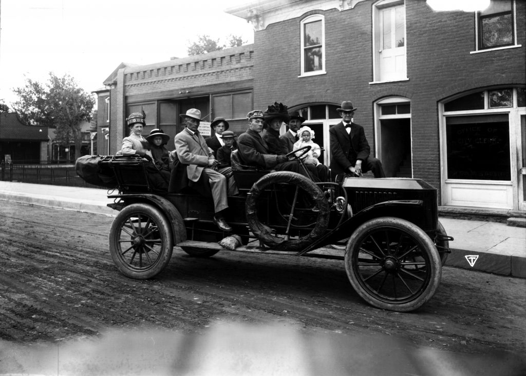 First Stanley Steamer leaves for Nederland in 1911 with ten people